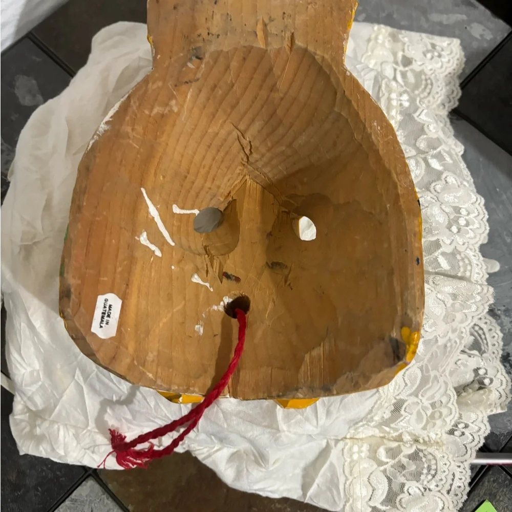 #41 One of A Kind Vintage Carved Mask from Antigia Guatemala. Beautiful Colors. - Picture 9 of 10